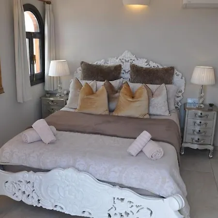 With Private Pool And Amazing Mountain And Sea Views No Young Groups Allowed Guest house