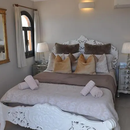 With Private Pool And Amazing Mountain And Sea Views No Young Groups Allowed