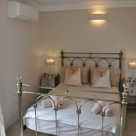 With Private Pool And Amazing Mountain And Sea Views No Young Groups Allowed Guest house *