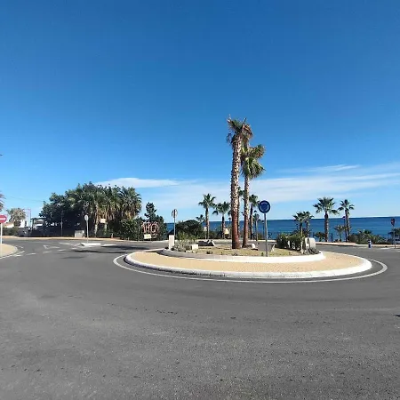 La Invencible 1ª Linea Playa Apartment