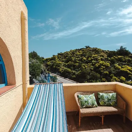 House With Terrace, Amazing Views And Private Shared Pool *