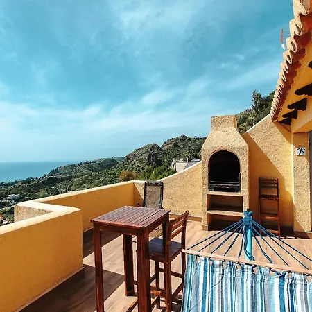 House With Terrace, Amazing Views And Private Shared Pool