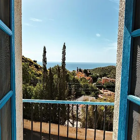 House With Terrace, Amazing Views And Private Shared Pool