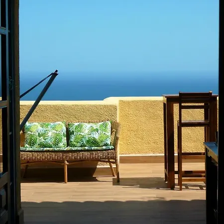 House With Terrace, Amazing Views And Private Shared Pool