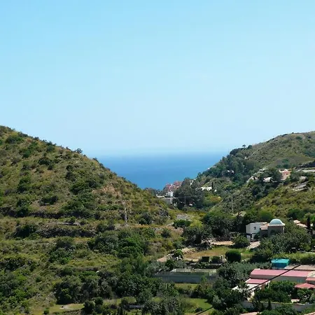 House With Terrace, Amazing Views And Private Shared Pool Holiday home