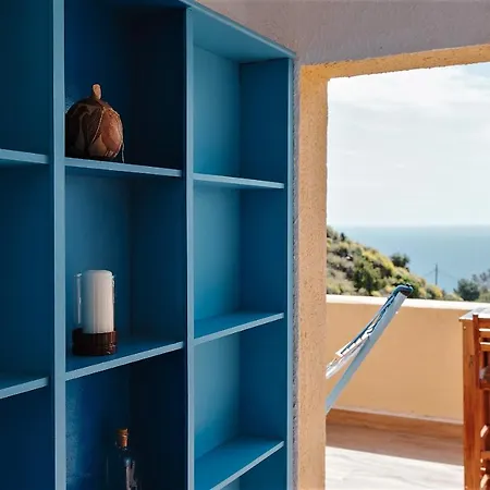House With Terrace, Amazing Views And Private Shared Pool