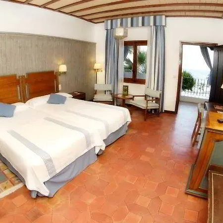 Hotel De 4*