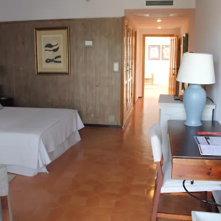 Hotel De 4*