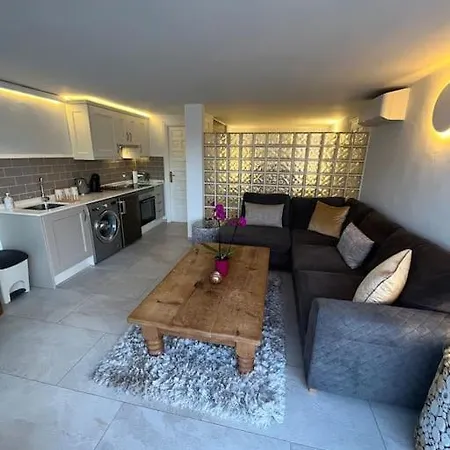 With Private Pool And Amazing Mountain And Sea Views No Young Groups Allowed *