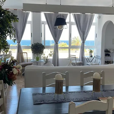 Precioso Apartamento Con Vista Al Mar De 2