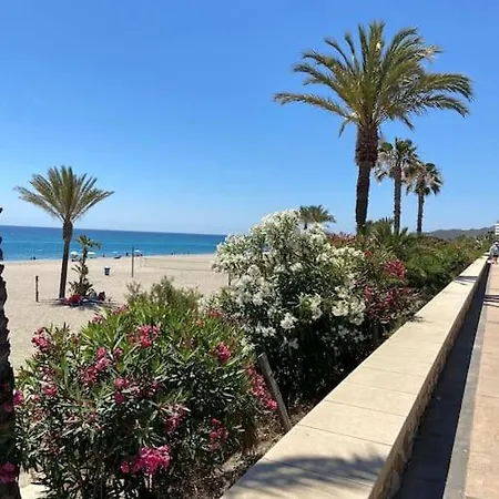 2 Bed Beachfront In Apartment *