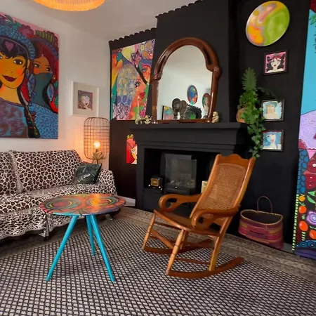 Dreaming With Art Apartment *