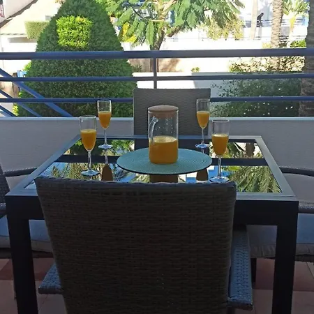 Apartment 2 Bed - Close To - Pool - Balcony *