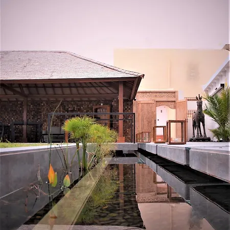 Botaniq Boutique