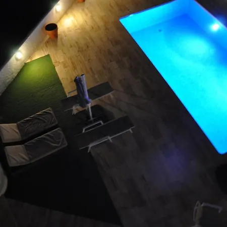 Near The Beach With Private Pool Apartment *