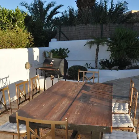 Near The Beach With Private Pool Apartment *