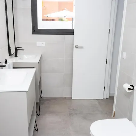 Apartment Bajo Con Patio, Calle Canada Aguilar 10