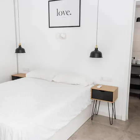 Apartment Bajo Con Patio, Calle Canada Aguilar 10 *