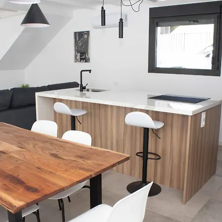 Bajo Con Patio, Calle Canada Aguilar 10 Apartment *