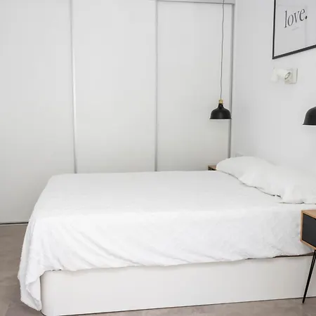 Apartment Bajo Con Patio, Calle Canada Aguilar 10 *