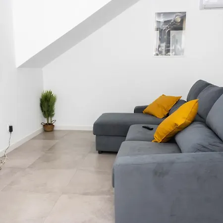 Bajo Con Patio, Calle Canada Aguilar 10 Apartment