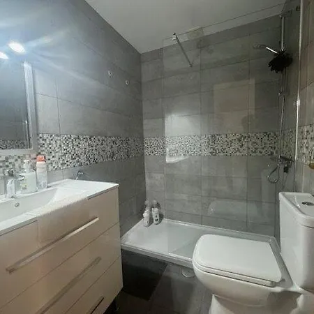 2 Bedroom Townhouse - - Sleeps 4 - R018 *