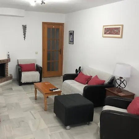2 Bedroom Townhouse - - Sleeps 4 - R018 Holiday home