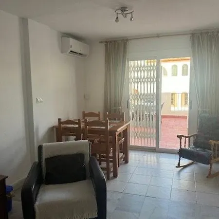 2 Bedroom Townhouse - - Sleeps 4 - R018 Holiday home *