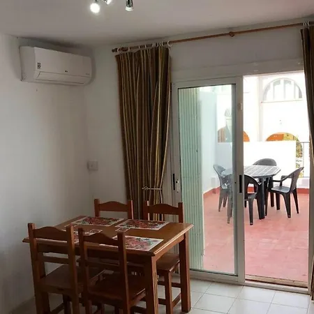2 Bedroom Townhouse - - Sleeps 4 - R018 *