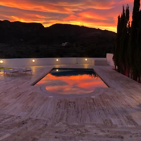 Apartment Near The Beach With Private Pool